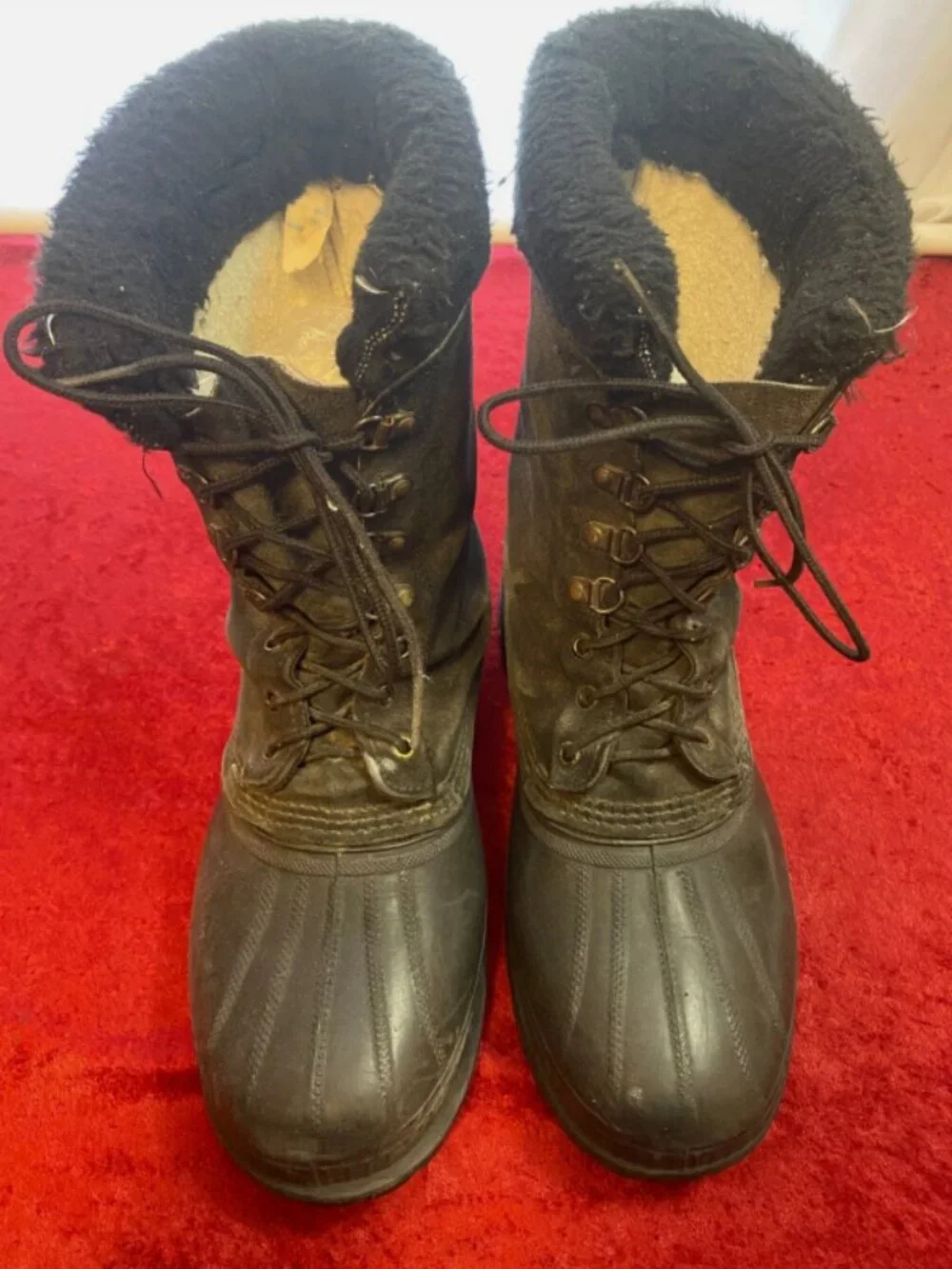 Sorel Crusader Winter Snow Boots Mens Size 10...Lined & Waterproof - Black